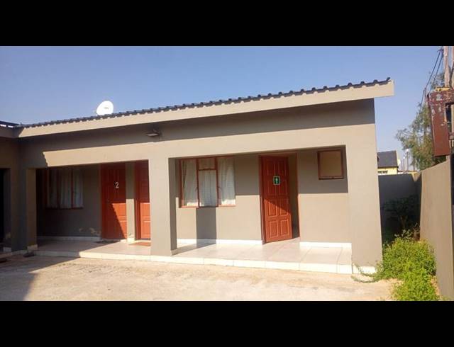 5 BEDROOM HOUSE FOR SALE IN LEACHVILLE EXT 3
